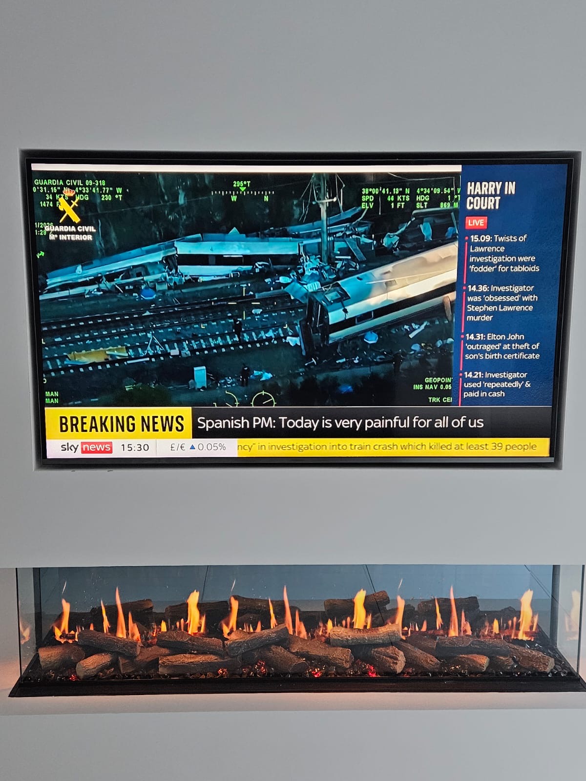 2026 TruFlame™ LCD Premium 60inch Wide 3 sided Media Wall Electric Fire with Aquarium